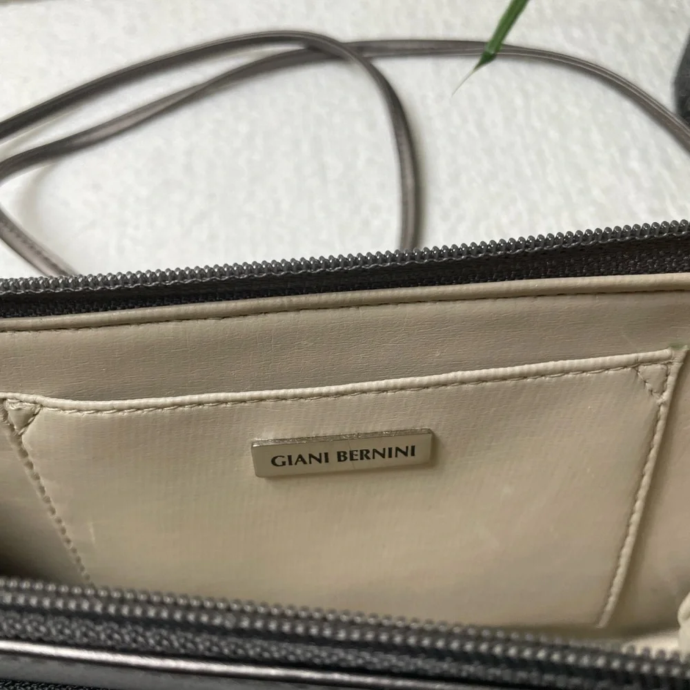 Giani Bernini Metallic Gray Crossbody Bag - Picture 2 of 4